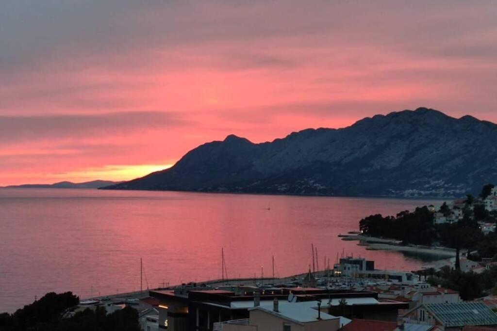 Apartment With Sea View Baška Voda Exterior foto