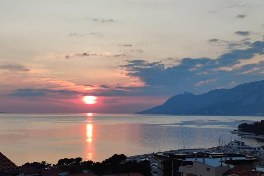 Apartment With Sea View Baška Voda Exterior foto